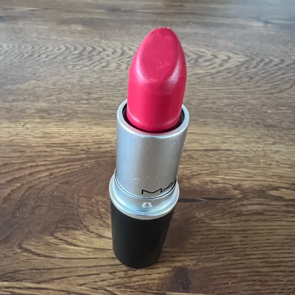 Mac Dallas 136 Amplified Lipstick new
